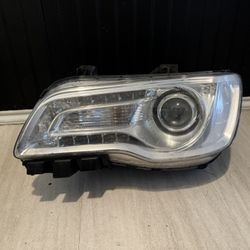 Chrysler 300 Headlight 