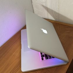 Apple MacBook Pro 15” I7/8GB/256GB SSD $175