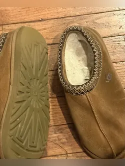 UGG Women’s Chestnut Suede Cozy Slip-On Mule size 8