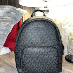 New Womens  Backpacks  Size Medium   Michael Kors Authentic 