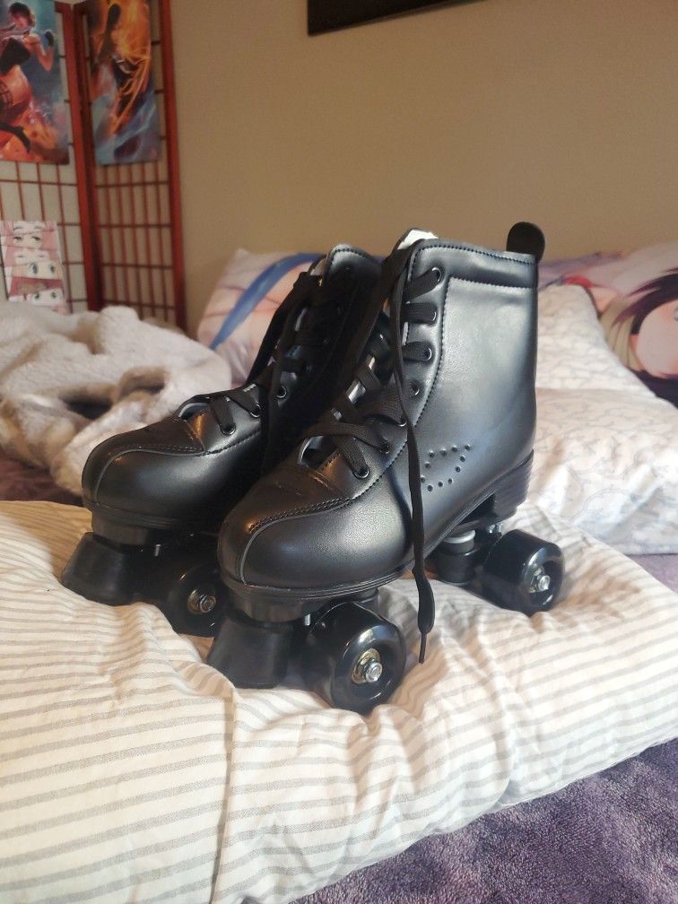 SKATES NEW NEVER USED 