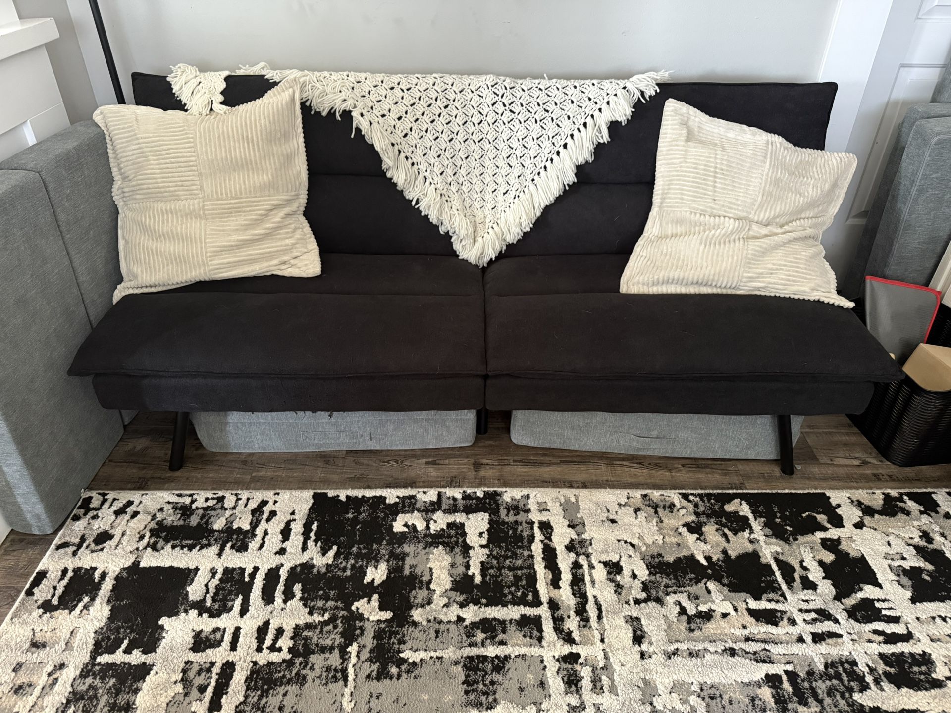 Black Futon