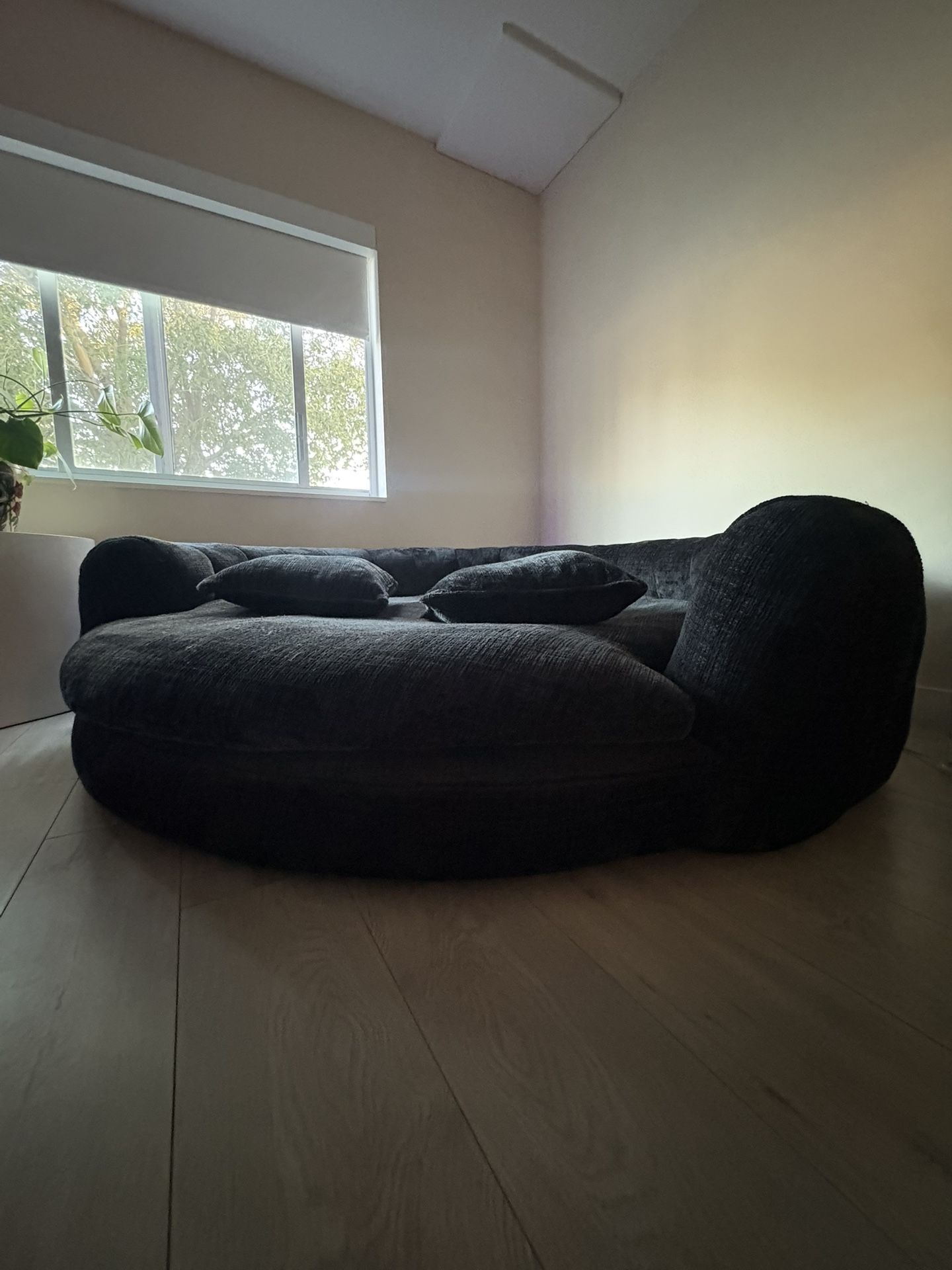 Oversized Round Sofa/Lounger