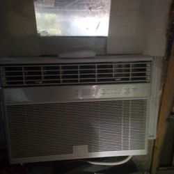 GE 12000 BTU A/C Unit Like New 