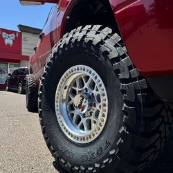 17x9 KMC RINES Y LLANTAS 37/1350/17 TOYO OPEN COUNTRY MT