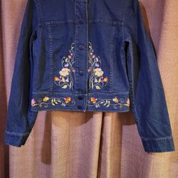 Vintage  Denim Jean Jacket Sz Med Embroidered  Floral Design  