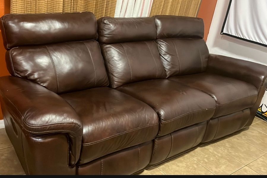 3 Seat Couch - recliner ends