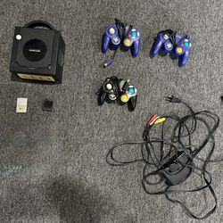 Nintendo GameCube, 3 controllers, and 2 memory cards