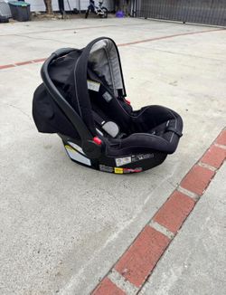 Graco SnugRide SnugLock 35 LX Infant Car Seat Plus Car Base