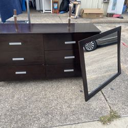 DRESSER WITH MIRROR 
