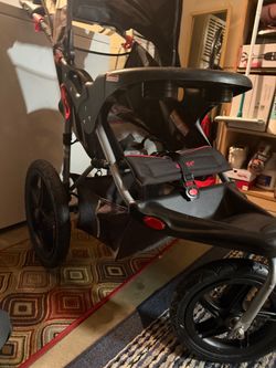 Set -  stroller and car seat.