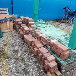 Mostly 2 Color Red Pavers 4x6 N 6x6 N 6x9 Approximately 100 Of Them ! Come N Get For $100 Or I'll Deliver Them For Extra $40