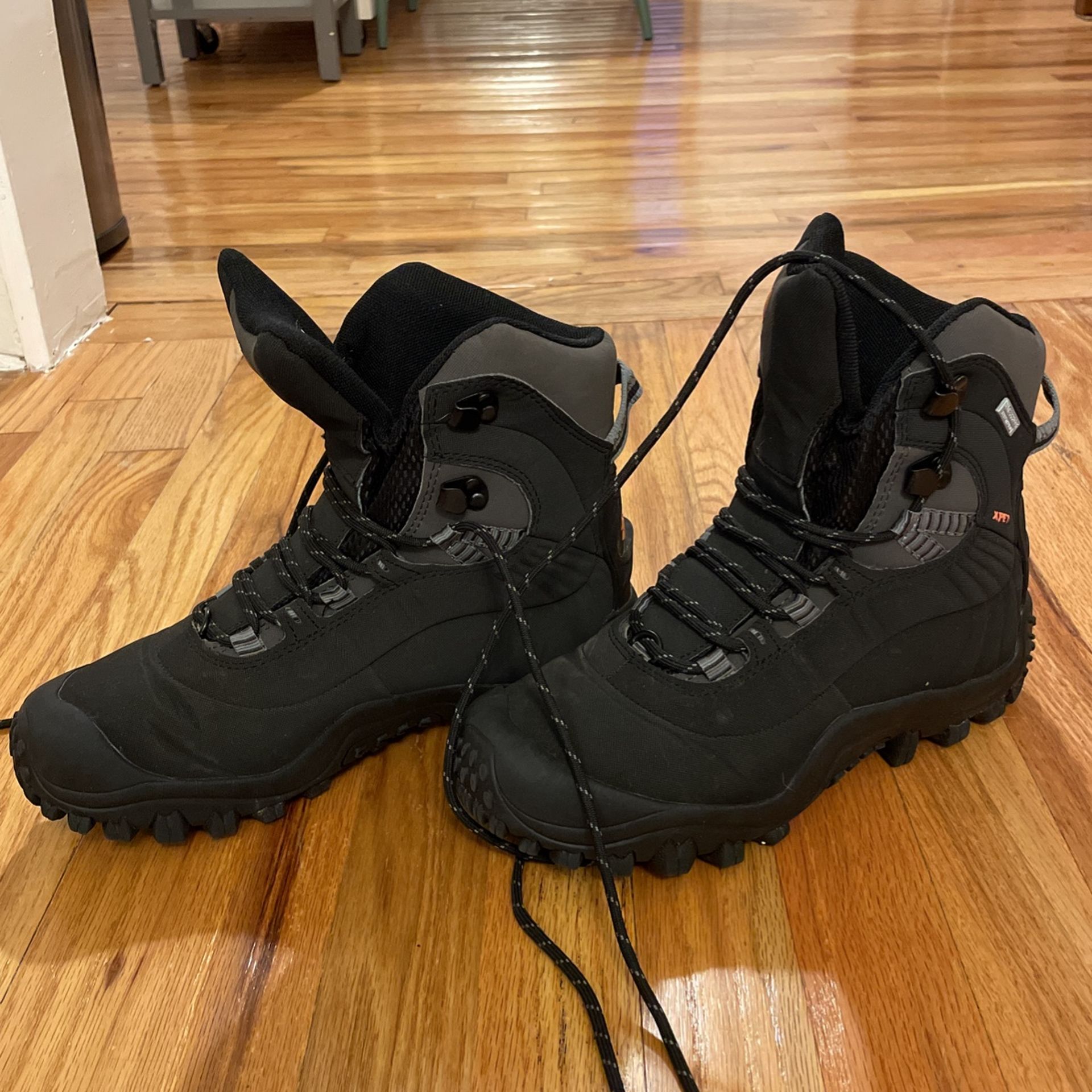 Women’s Hiking Boots Size 9.5