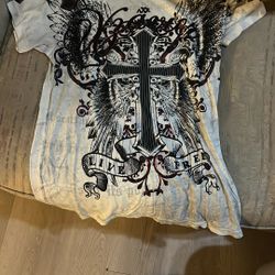 This is a vintage Y2K Xavier AXR Unlimited "Live Free" graphic t-shirt.