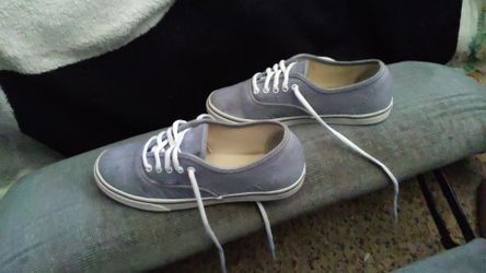 Men's Van's ( SIZE 6/ Women's SIZE 7.5 )