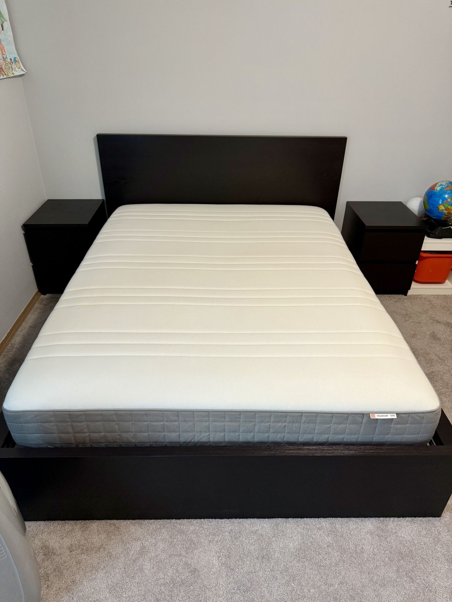 Bed frame with mattress included, 2 nightstand, 2 storage drawers