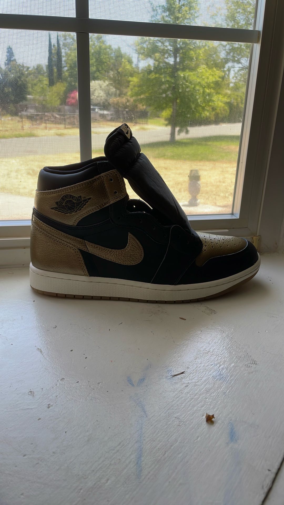 Jordan 1’s BLACK N GOLD