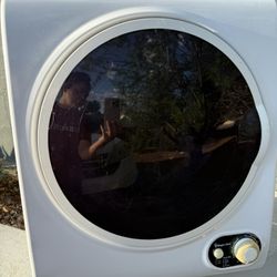 Magic Chef COMPACT Electric, Laundry Dryer MODEL NO.: MCSDRY15W 