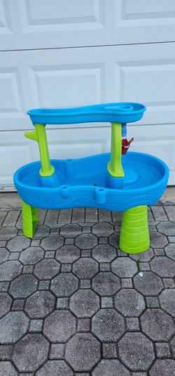 Step 2 Rain Showers Splash pond water table for toddlers