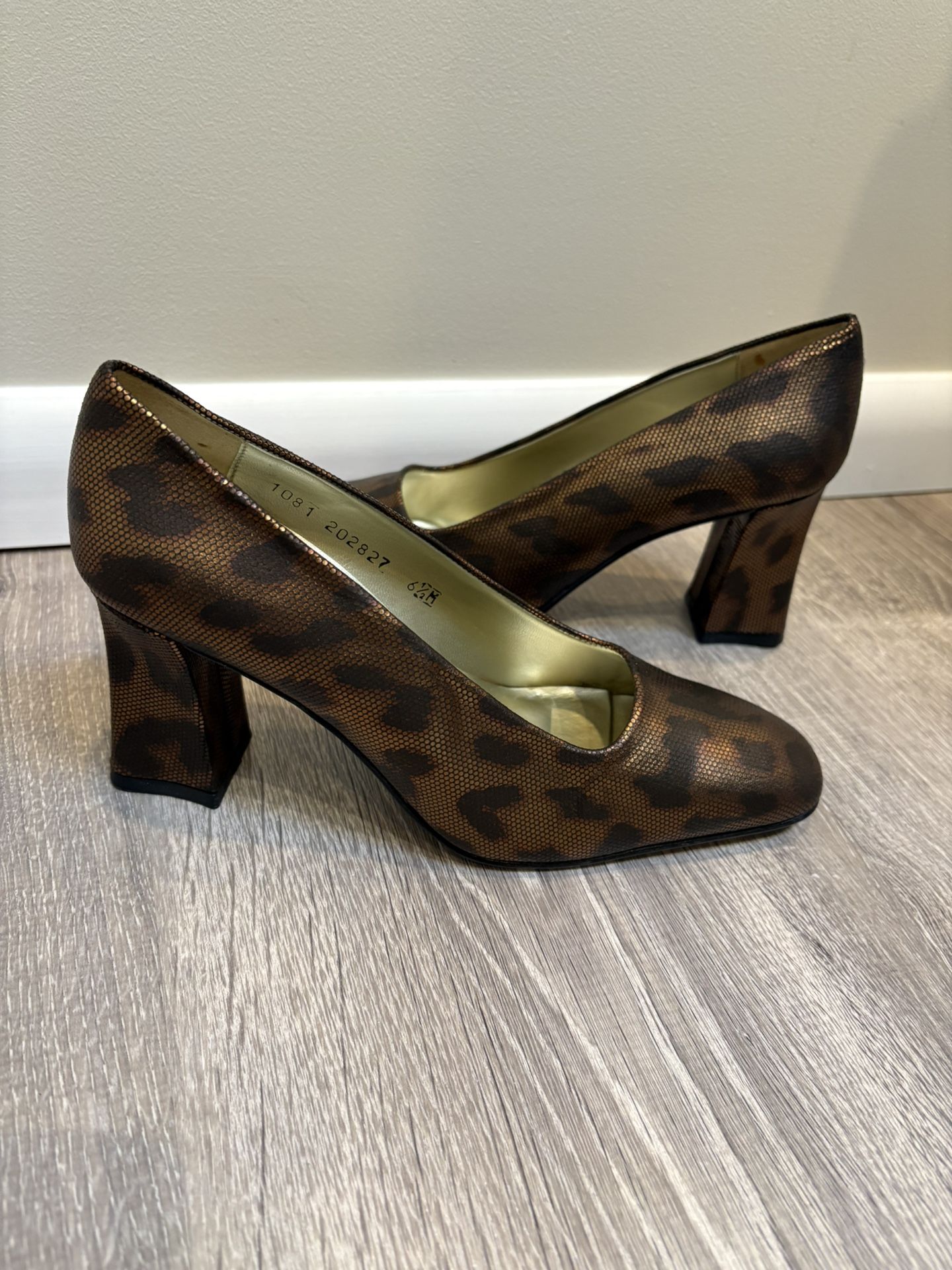 Costa Blanca Metallic Leopard Pattern New Shoes SZ 6.5