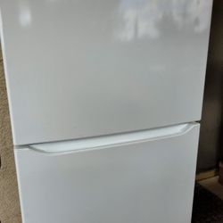 LG 20.2  2-Door Top & Bottom Fridge