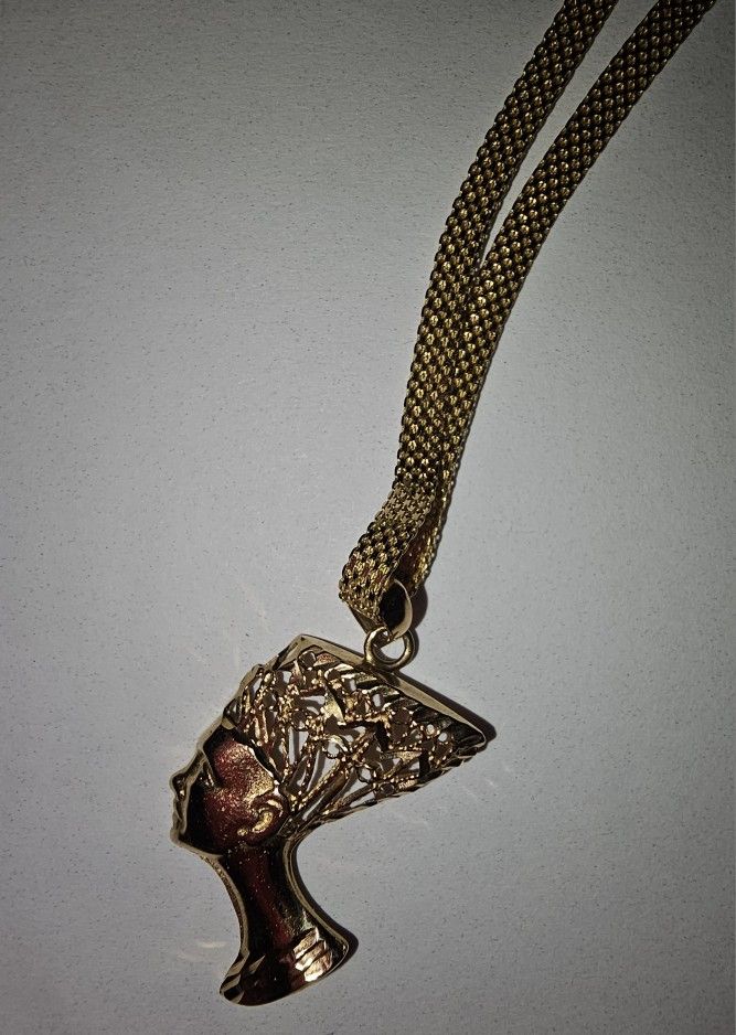 18KT Chain With NEFFERTITI PENDANT