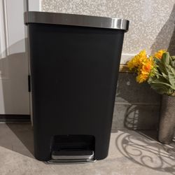 Kitchen Trash Can 