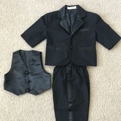 Black suit/tuxedo with vest and pants size 6-12m