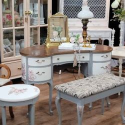 Desk. Beautiful Desk. 