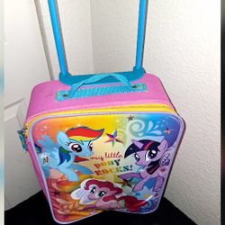 Carry On Luggage For Girls In Good Condition 
