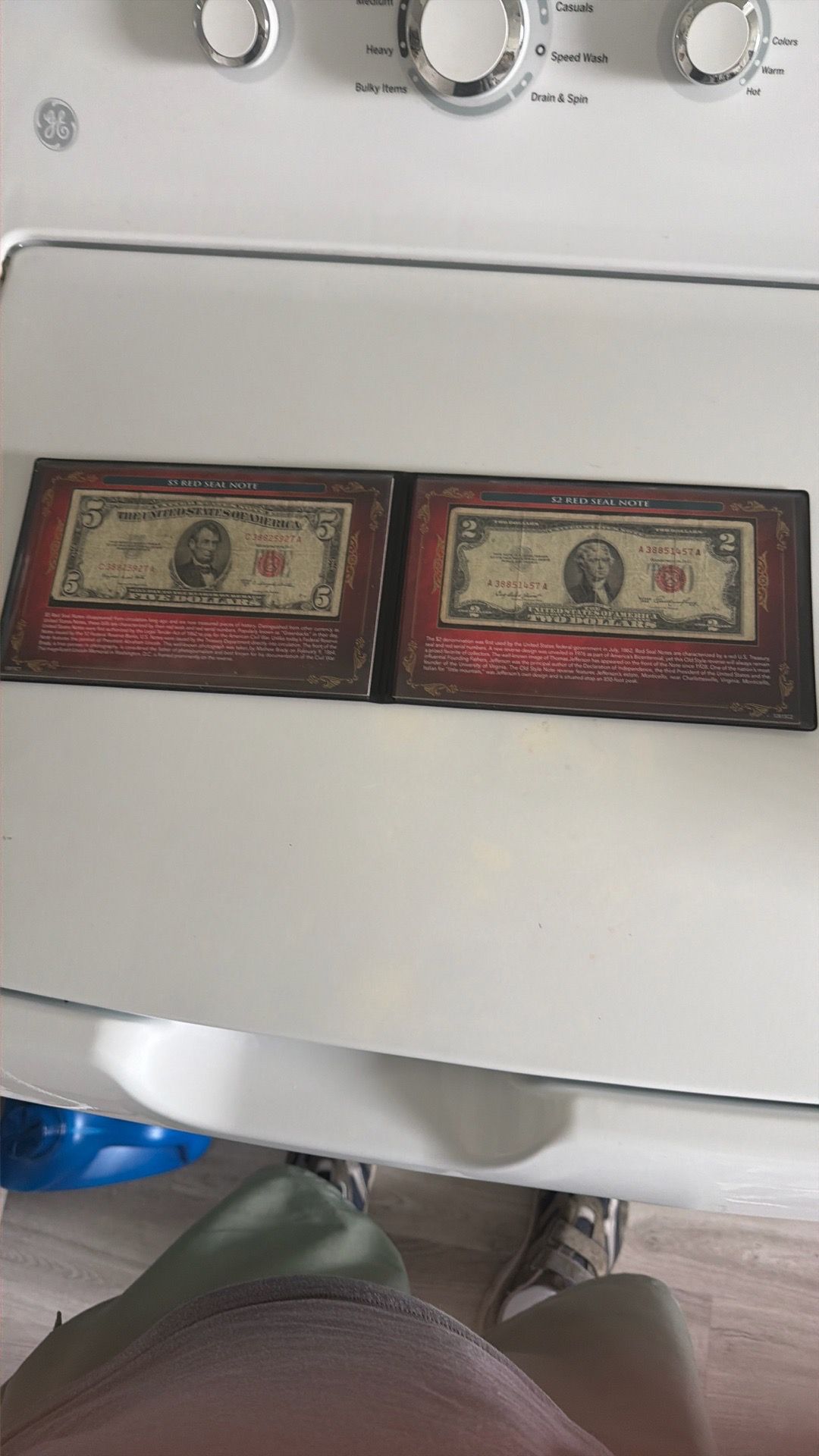 Set of one 5 dollar and one 2 Dollar red seal notes
