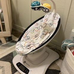 Mamaroo Swing With Infant Insert