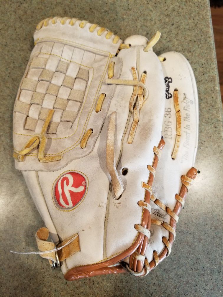 13" Rawlings baseball softball glove broken in