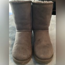 UGG Australia Classic Short Boots size 8