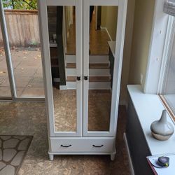 Armoire
