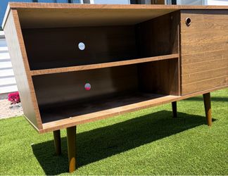 Entertainment center