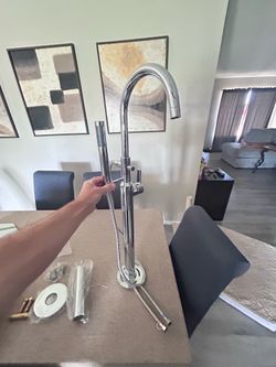 Free standing faucet for bathtub