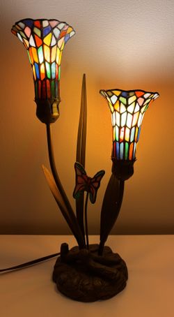 🌸🦋 Vintage Stained Glass Flowers & Butterfly Lamp-Read Full Description Below
