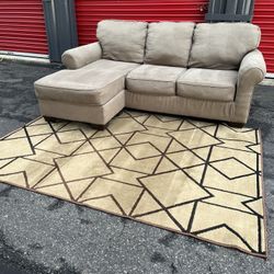 Sectional Reversible Couch!! Delivery Available 🚚!! Dimensions: 83” Length x 34” Height x 36” Depth ( 60” Depth Chaise)