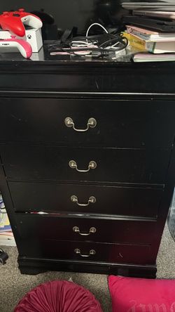 Black 5-Drawer Chest Dresser