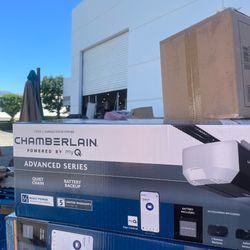 Chamberlain C3000 1/2 HP Garage Door Opener Chain Drive With Backup Battery