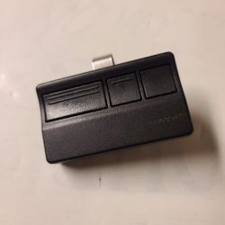 Chamberlain Group, Inc. Chamber Remote Controller IC:2666A #1573 FCC ID:#HBW1573  Purple 41A6127-1)

