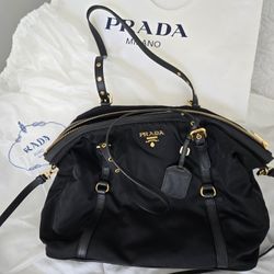 	
Prada Tessuto Nylon Saffiano Leather Black Top Zip Tote Bag
Nero