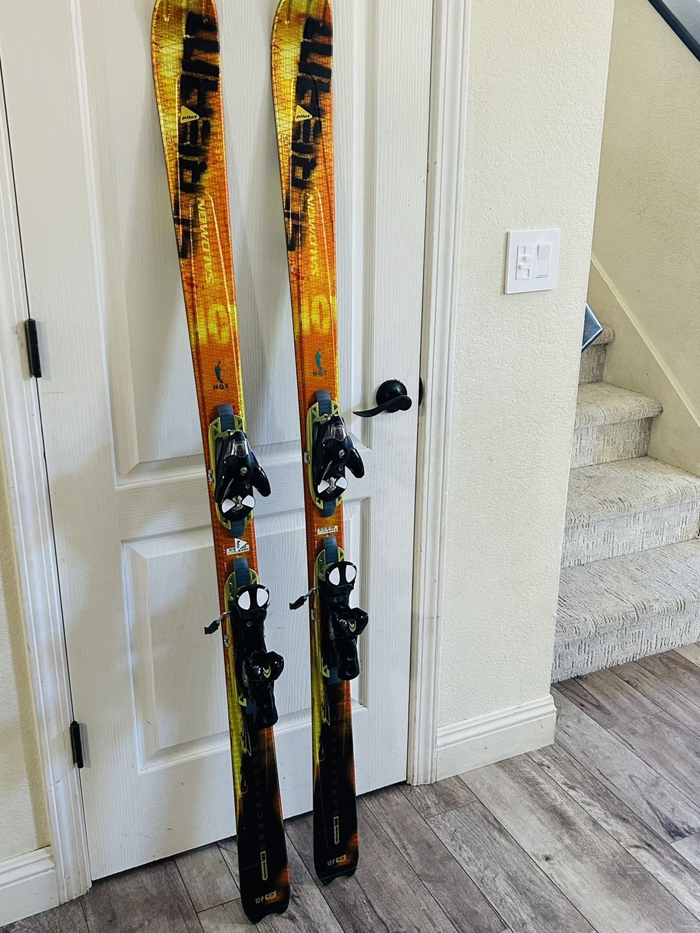 SALOMON SKIS WITH BINDINGS 165cm