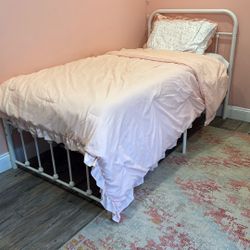 White Metal Bed Frame For Sale 
