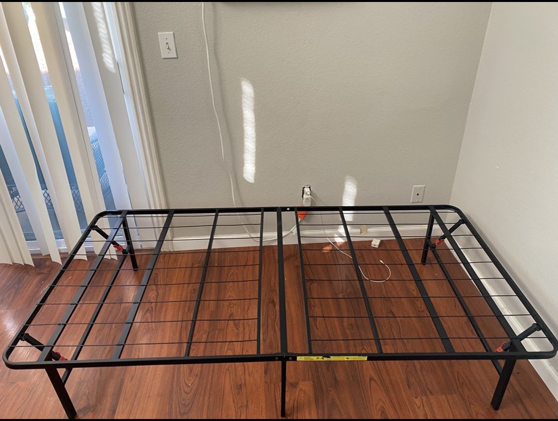 Foldable twin bed frame