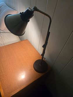 Adjustable desk lamp