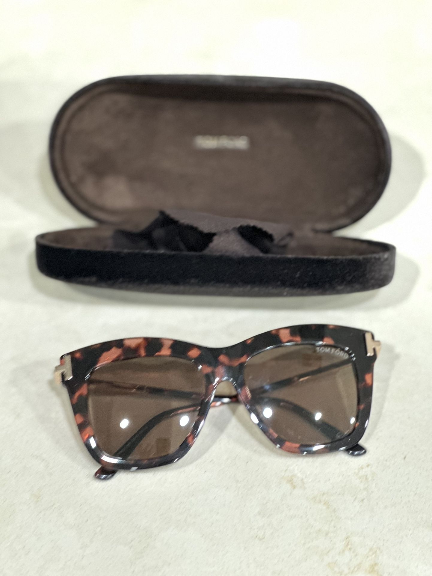 Tom Ford FT0822 Sun Glasses - avconcontrols.com