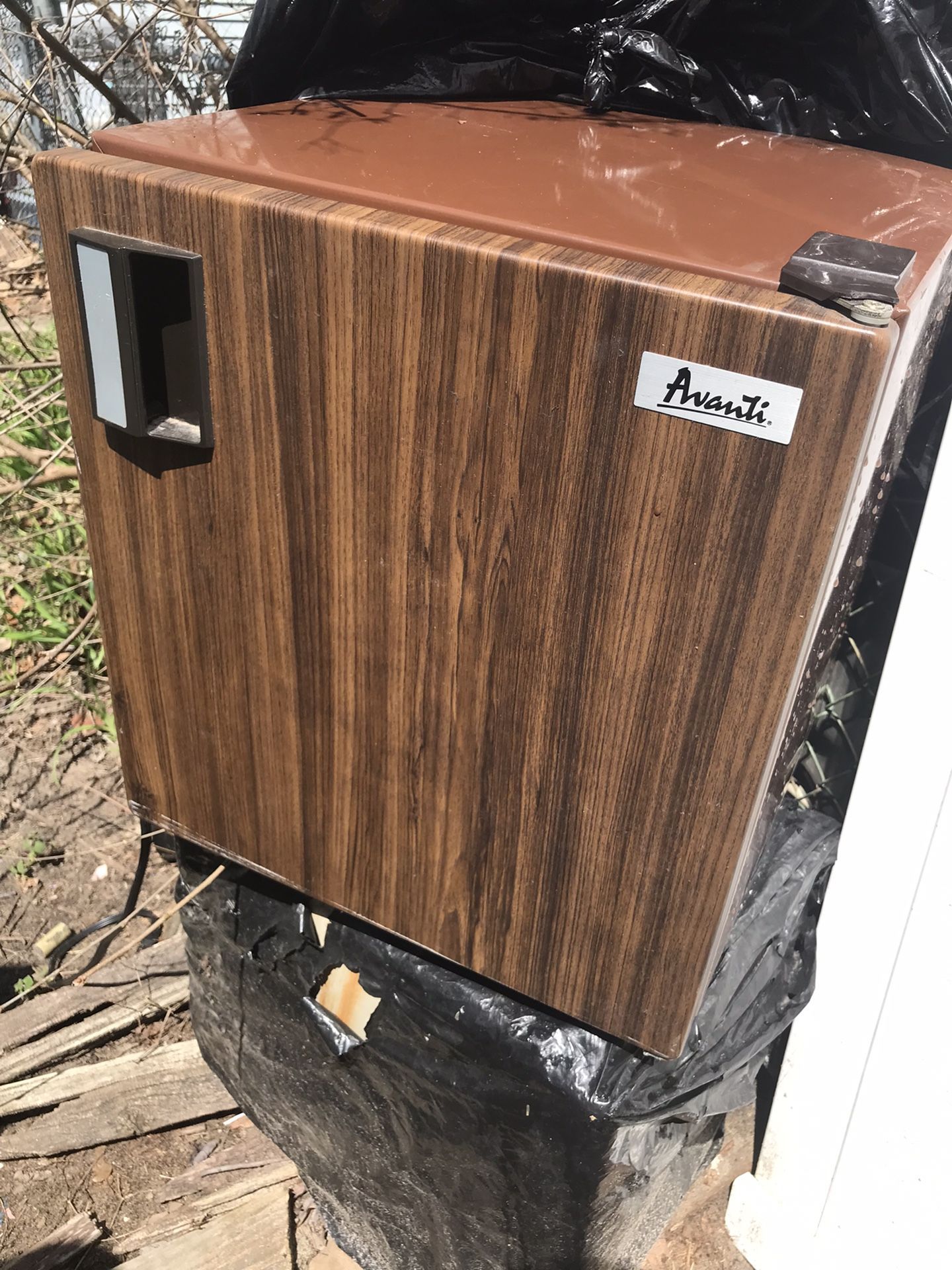 Very Nice Mini Fridge With Freezer Works Great Only $40 Firm