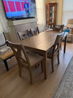 Solid wood dining table set with for matching chairs excellent